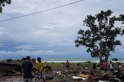 Death toll from Indonesia tsunami climbs to 373