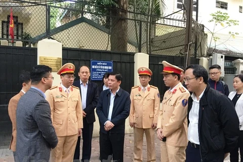 Minister inspects helmet safety programme for children in Hanoi