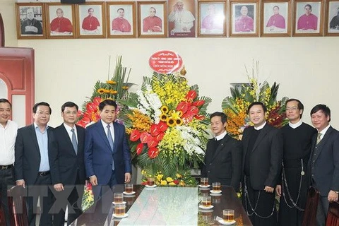 Hanoi leader extends Christmas greetings to local Catholics 