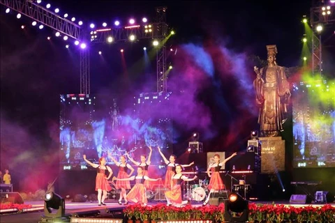 Hanoi rings in 2019 with New Year’s festivities