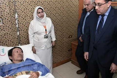 Egyptian PM visits injured Vietnamese tourists in roadside bomb