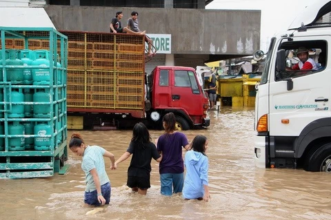 Death toll from storm, landslides in Philippines surges to 122 