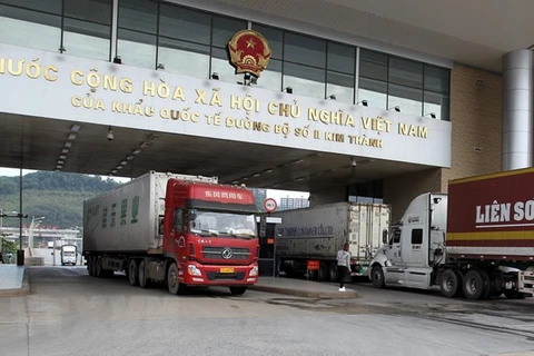 Border gates in Lao Cai province break trade record