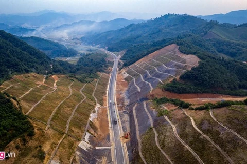 Pre-feasibility study for Hoa Binh-Moc Chau expressway requested