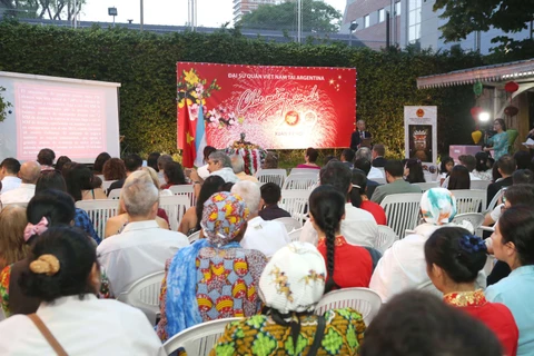 Embassy hosts Tet event for Vietnamese community in Argentina