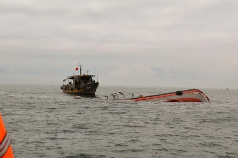 Team set up to salvage sunken fishing ship offshore Ba Ria-Vung Tau
