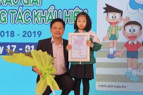 Hanoi first grader wins traffic safety slogan contest