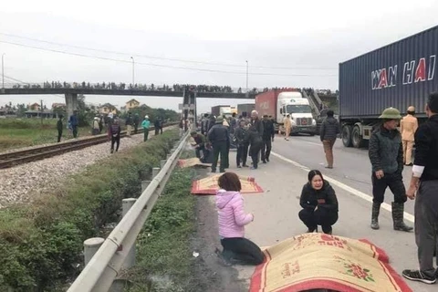 Lorry crash leaves 8 dead in Hai Duong 