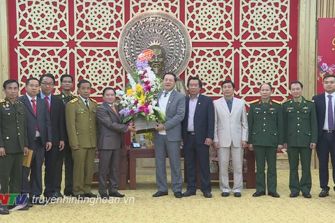 Lao officials extend Tet greetings to Nghe An province