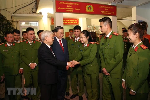 Leader extends Tet wishes to police, workers in Hanoi