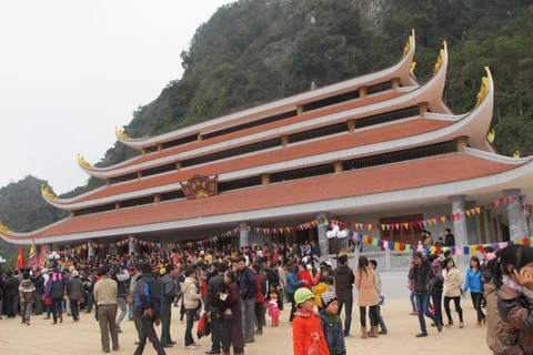 Thousands of people join Tien pagoda festival in Hoa Binh