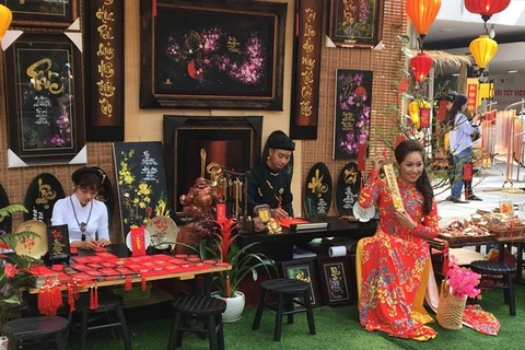 Traditional calligraphy markets open for Tet