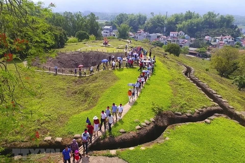 Relic, tourist sites in Dien Bien, Dak Lak crowded during holiday 