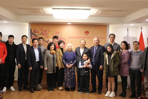 Vietnam embassy in RoK holds exchange with coach Park Hang-seo