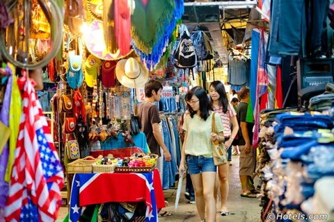 Famous bazaar in Thailand continues attracting visitors