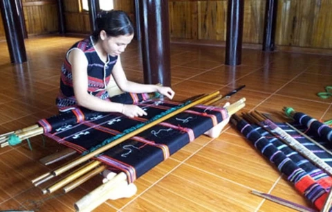 Festival brings Hue traditional craft products to the world