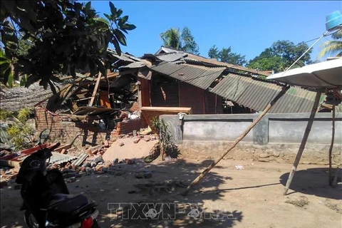Strong quake shakes eastern Indonesia