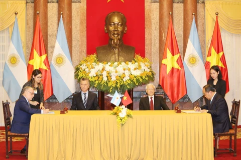 Vietnam, Argentina sign cooperation documents 