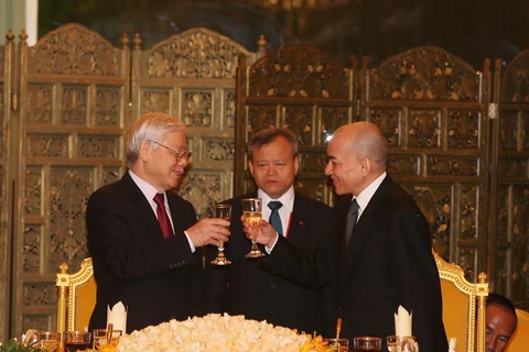 Cambodian King hosts state banquet for Vietnamese leader