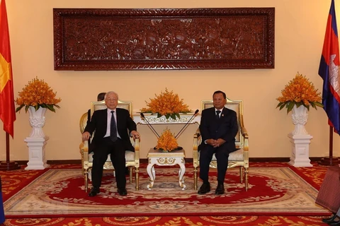 Top leader meets with Cambodia’s Senate, NA Presidents