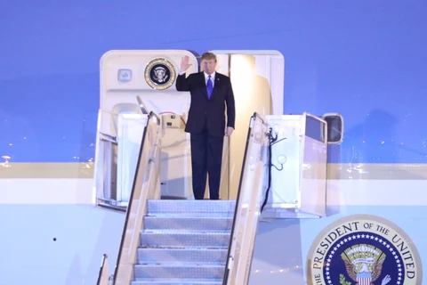 US President arrives in Vietnam for DPRK-USA summit