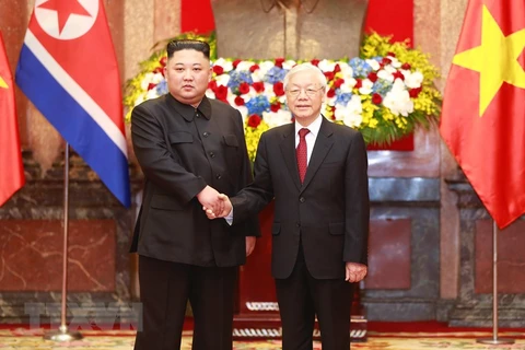Top leader welcomes, holds talks with DPRK Chairman