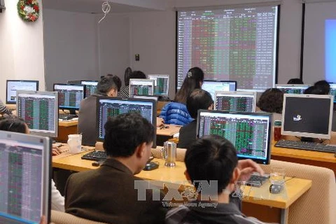 Vietnamese shares gain on large-cap stocks