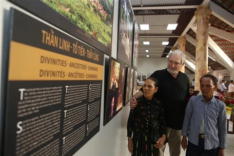 Photo exhibition on Bru-Van Kieu ethnic people opens in Quang Tri