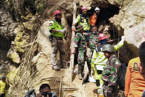 Indonesia stops search for mine collapse victims