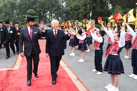 President hosts welcome ceremony for Brunei Sultan 