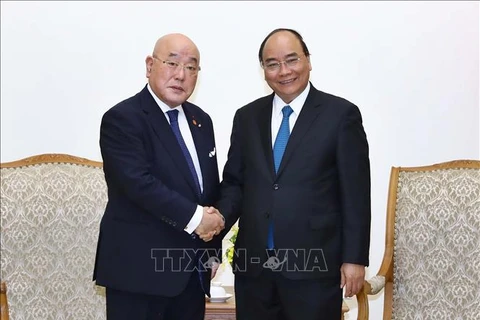 PM Nguyen Xuan Phuc hosts Special Advisor to Japanese Cabinet