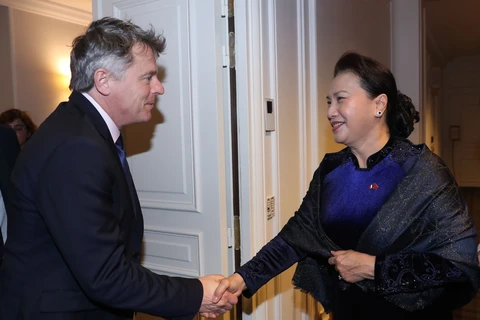 Top Vietnamese legislator meets leader of French Communist Party