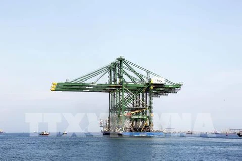 Three made-in-Vietnam giant cranes shipped to India