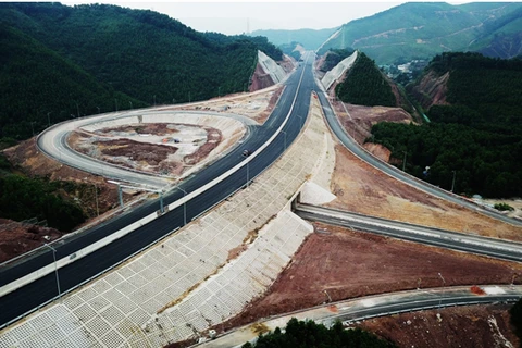 Construction of Van Don-Mong Cai Expressway starts