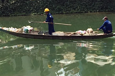 USAID-funded project helps Thua Thien-Hue reduce waste on rivers