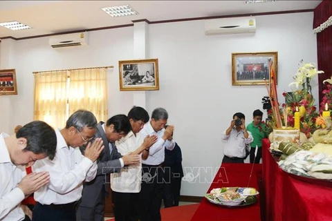 Vietnamese in Laos hold ceremony in honour of Hung Kings