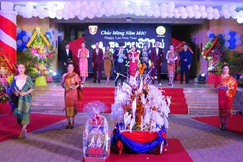 Lao students in Thua Thien-Hue celebrate Bunpimay festival