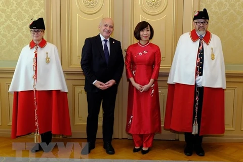Vietnamese Ambassador presents credentials to Swiss President 