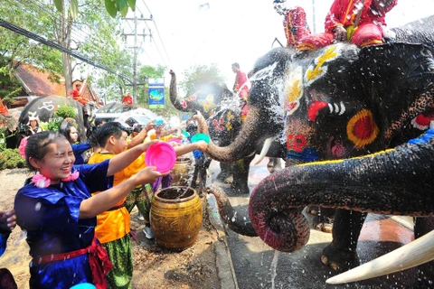 Thais celebrate traditional New Year festival
