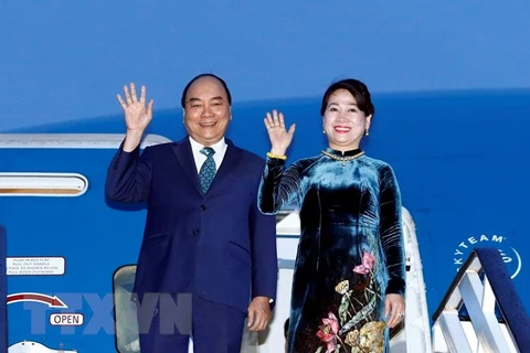 PM Nguyen Xuan Phuc begins official visit to Romania