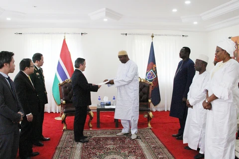 Vietnamese Ambassador presents credentials to Gambian President