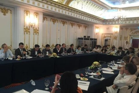 Vietnam, Cuba discuss reform of SOEs 