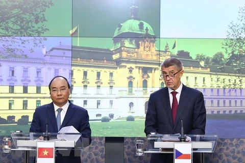 Vietnamese, Czech PMs seek ways to boost bilateral partnership