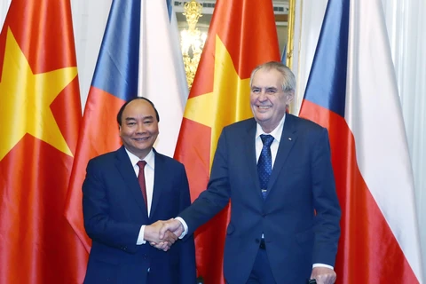 PM Phuc calls for stronger Vietnam-Czech ties in potential fields