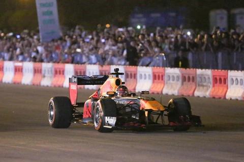 Formula One legend hits Hanoi streets