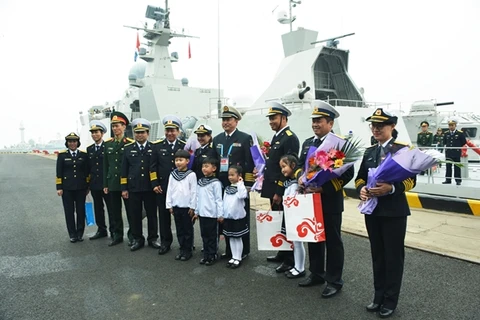 Vietnamese naval ships visit China