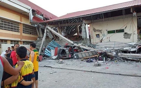 6.3-magnitude quake kills two in Philippines