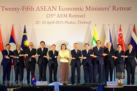 ASEAN economic ministers discuss RCEP negotiations, ASW completion