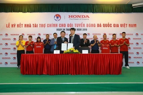 Honda Vietnam to sponsor national football teams