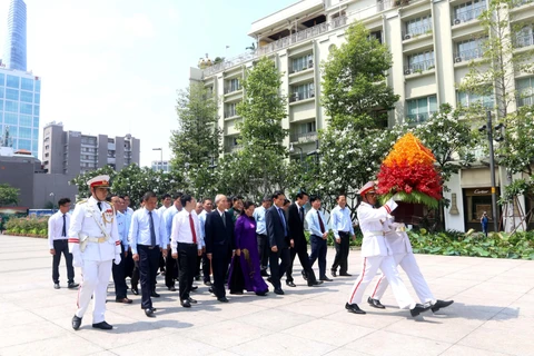 HCM City leaders pay tribute to war martyrs